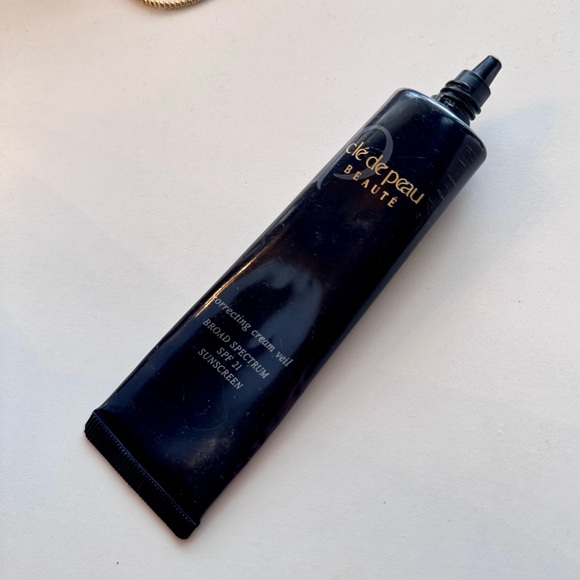 Clé de Peau Beauté Correcting Cream Veil Primer w SPF 21 Sunscreen - Picture 12 of 16